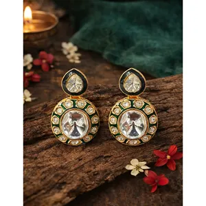 Ensemble de bijoux fins de forme ovale en Meenakari vert pour femmes, plaqué or, ethnique, avec perle, diamant et émeraude, pour les mariages et les cadeaux - Product Image 3