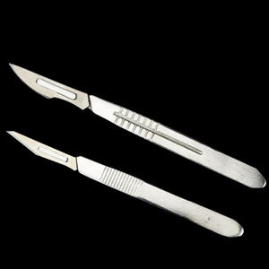 Ensemble de couteaux chirurgicaux à manche scalpel professionnel avec lames de précision en acier inoxydable pour les procédures médicales et vétérinaires - Product Image 6