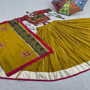 Conjunto tradicional de algodón Lehenga Choli para mujer Traje étnico cómodo y elegante para el festival Garba Puja y eventos culturales - Product Image 4
