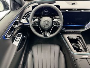 Mercedes-Benz Classe E 350 RWD berline d'occasion en excellent état, boîte automatique 9 vitesses, 255 ch, à vendre - Product Image 4