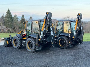 รถตักล้อยาง JCB 4CX พร้อมหัวขุด |   รถตักดินแบบขับเคลื่อน 4 ล้อ สำหรับงานหนัก ใช้ในงานเหมือง งานก่อสร้างถนน และงานเกษตร - Product Image 2