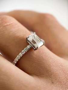 Bague en moissanite taille émeraude avec halo caché pour femme, en argent 925 plaqué or, cadeau de bijoux pour anniversaire ou promesse - Product Image 3