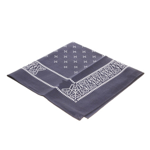 Bandana carré en satin de soie vert imprimé personnalisé Bandanas en coton polyester avec logo personnalisé - Product Image 6