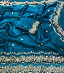 ผ้าซิลค์เนื้อนุ่มสำหรับผู้หญิง พร้อมงานปักดิ้นทองคำและเลื่อม ประดับขอบด้วยลายบัตติส ผลิตในอินเดีย - Product Image 1