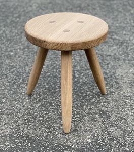 Tabouret en bois de qualité supérieure conçu pour des intérieurs exclusifs offrant des sièges confortables avec un style intemporel et une finition en bois - Product Image 1