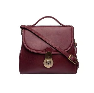 Sac à main en cuir véritable pour femmes rouge marron fermeture à glissière bouton chaîne décoration géométrique taille régulière - Product Image 1