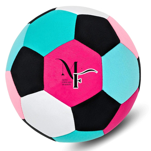 Apportez le plaisir du football à l'intérieur avec le ballon de football rembourré doux! Ce ballon de taille 4 rembourré est parfait pour jouer en intérieur en toute sécurité - Product Image 2