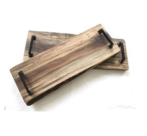 Plateau en bois de taille rectangulaire personnalisé avec poignée en métal et cadre gravé Plateau de service pour hôtel Bois d'acacia - Product Image 4