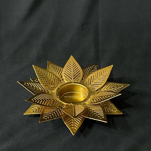 Portavelas de luz de té de latón en forma de loto para decoración de Diwali, soporte de luz de té hecho a mano con diseño de trabajo cortado - Product Image 6