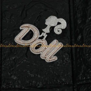 Colgante de LETRA DE MUÑECA en claridad VVS con diamantes cultivados en laboratorio de corte brillante redondo en oro blanco de 10kt para ropa de fiesta - Product Image 3