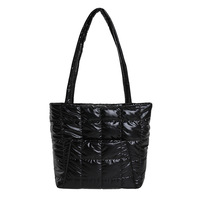 Venta caliente ligero invierno personalizado abajo Abrigo acolchado bolso de mano al por mayor de lujo bolso de hombro