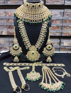 Indien traditionnel et à la mode plaqué or Designer Antique complet bijoux de mariée collier ensemble avec MaangTikka pour fille et femme - Product Image 2