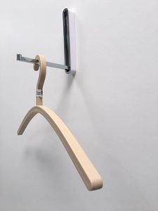 Cintre en bois Lotus de qualité A de style boutique de haute qualité avec encoches et guide fait main pour cintre de costume de barre - Product Image 5