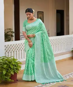 Saree de chinon exsudant le luxe et la grâce Saree court pour un mouvement facile et confortable avec chemisier non cousu - Product Image 1