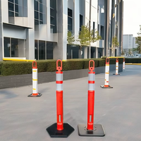 Colonne d'avertissement en caoutchouc de poteau de délinéateur de PE rouge et blanc avec la base pour la sécurité de signe de stationnement de circulation routière faite de plastique