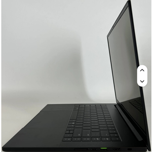 Laptop para juegos Blade 16 de la mejor calidad con NVIDIA RTX 5090, 64GB, pantalla OLED QHD+ de 16 pulgadas y 240Hz, AI R9 370 HX - Product Image 1
