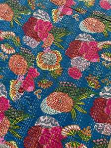 Colcha Kantha de Algodón Hecha a Mano con Estampado de Estilo Bohemio - Product Image 3