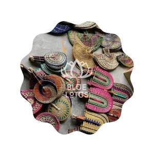 Éventail décoratif en herbe de mer naturelle - Product Image 1