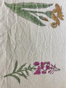 Tela de Algodón Estampada a Mano con Diseño Minimalista de Motivos Florales Botánicos - Product Image 3