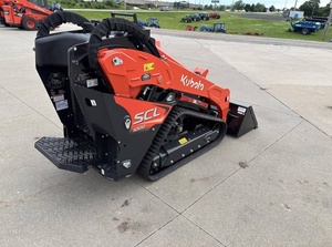 Chargeuse compacte sur chenilles Kubota SCL1000 de 1 tonne avec moteur de 25 CV pour la construction, l'agriculture et l'aménagement paysager - Product Image 2