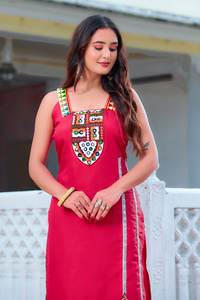 Kurti de coupe droite sans manches de style moderne avec broderie Kutchi vibrante et travail en miroir - Product Image 3