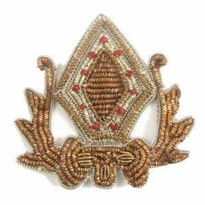 Accessoires en tissu Patch de broderie fait main Perles dorées et dabka - Product Image 4