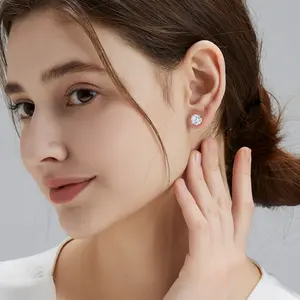 ต่างหูเพชรโมอิสซาไนต์ทรงสตั๊ด ขนาด 3-10 มม. น้ำหนัก 0.2-8.0 กะรัต สีขาว/เหลือง ชุบทองคำขาว เงินแท้ S925 คุณภาพ D VVS1 เพชรสร้างในห้องปฏิบัติการ สำหรับผู้หญิงและผู้ชาย - Product Image 1