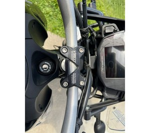 Motocicleta de Aventura Supersport V85-TT de Alto Rendimiento, Nueva, con Motor de Cuatro Tiempos, Inalámbrica/Batería, Origen Estadounidense - Product Image 4