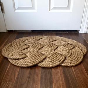 Paillasson en corde élégant pour les entrées de maison, alliant un nettoyage fonctionnel des saletés et un attrayant look rustique. - Product Image 2