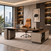 Chaise de bureau de direction moderne à dossier haut en cuir beige, pivotante avec base chromée et roulettes
