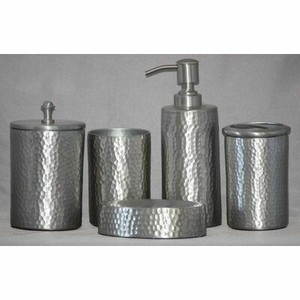Accessoires de salle de bain en acier inoxydable fini à la main, ensemble de salle de bain en laiton en métal pour la décoration de la maison pour l'exportation depuis l'inde - Product Image 1