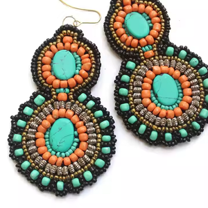 Pendientes de araña hechos a mano con cuentas de arroz de colores y borlas, joyería premium para mujeres y niñas de la India. - Product Image 3