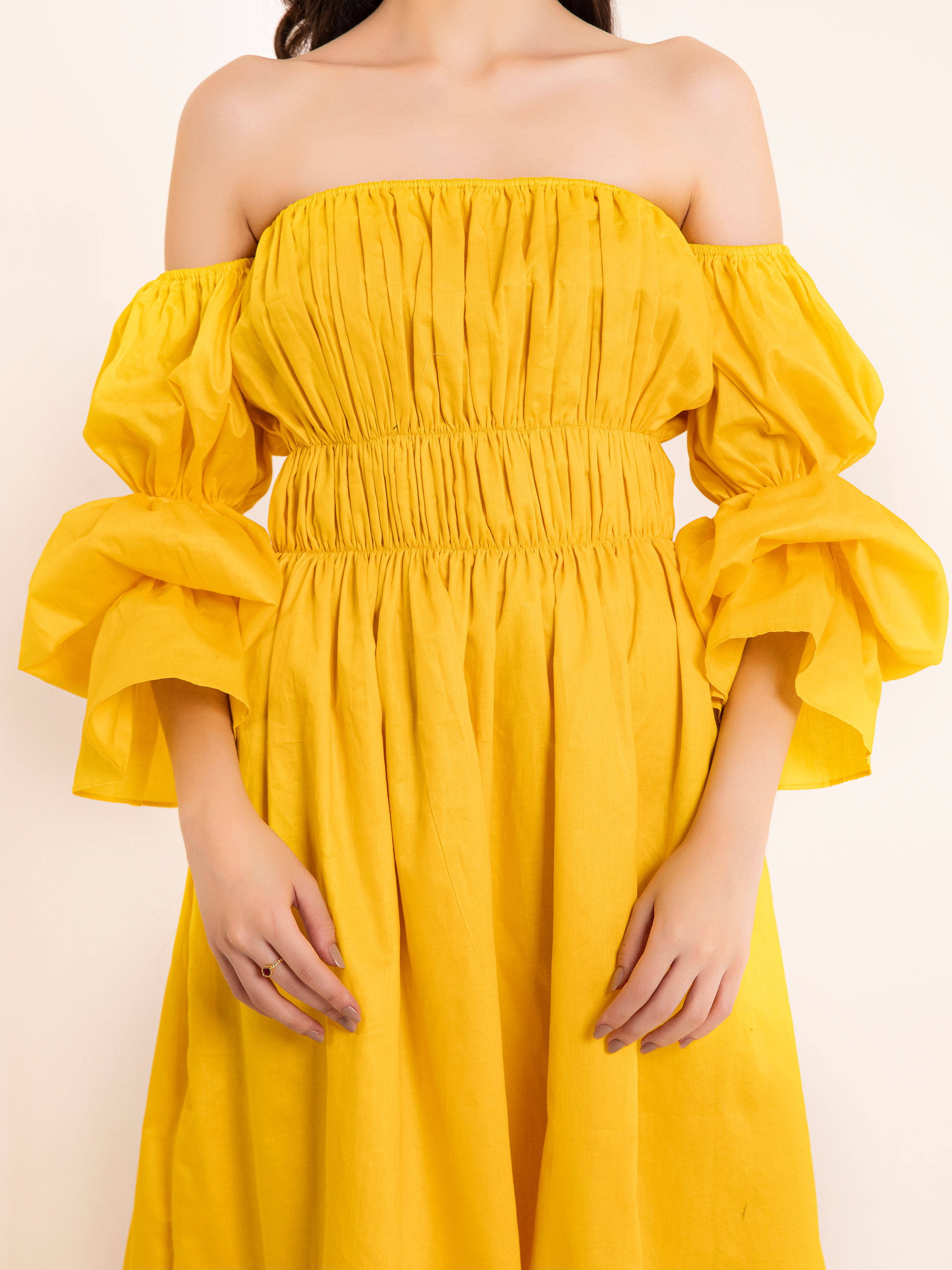 สีเหลือง