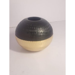 Ensemble de 4 jardinières en métal plaqué or de haute qualité à double ombrage et à revêtement en poudre de couleur noire. - Product Image 4