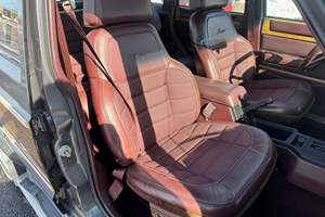 Jeep Wagoneer Limited 4x4 de 1989, occasion, sans réserve, 50 900 milles, moteur 6 cylindres de 4,0 litres, intérieur Cordovan, peu modifié - Product Image 5