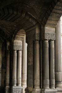 Colonnes architecturales modernes en marbre massif, sculptées avec soin, avec arches ornementales pour les projets structurels de luxe en extérieur - Product Image 2