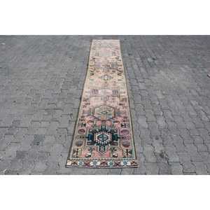 พรมวินเทจตุรกีลายปะติดปะต่อ ขนาด 2.2x12 ฟุต  พรมวูลปูพื้นแบบมีแผ่นรองลาเท็กซ์รักษ์โลก สีชมพู - Product Image 1