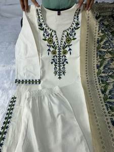 Conjunto de Kurti Tradicional de Algodón Khadi de Primera Calidad, Listo para Usar, con Hermosos Bordados, Disponible en Tallas Grandes y en Varios Colores - Product Image 4