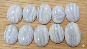 พลอยอาเกตหลวมคุณภาพสูง รูปทรงและขนาดคละแบบ พลอยอาเกตบลูลেস รูปทรงหลังเบี้ย พลอยอาเกตบลูลেces ขัดเงาเรียบ - Product Image 3