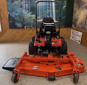 Tondeuse à gazon Kubota F2690 d'occasion à montage frontal, adaptée à la coupe de l'herbe, aux travaux d'aménagement paysager, à l'entretien des terrains et à l'entretien des propriétés. - Product Image 2