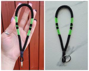 Porte-clés fait main avec perles en bois et anneau en acier inoxydable | Porte-clés coloré en perles de bois et acier inoxydable | VRNQ - Product Image 1