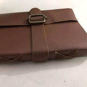 Journal à rabat en cuir de buffle fait à la main de Style classique avec papier de coton pour écrire pour offrir un cahier fabriqué à la main - Product Image 1