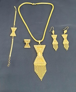 Nouveau Coffret Pendentif Femme Plaqué Or 24 Carats Dubaï, Haute Gamme, Avec Bracelet, Bague et Boucles d'Oreilles – Offre Directe Usine, Article Tendance - Product Image 6