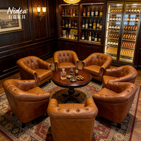 Fauteuil Chesterfield classique de luxe en cuir marron avec garniture cloutée pour hôtel et café lounge