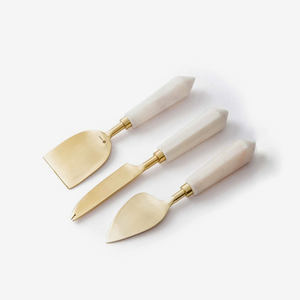 Ensemble de fromage en acier inoxydable de haute qualité avec manche en marbre blanc fait à la main Couteaux à fromage plaqués or de luxe Outils à fromage en métal - Product Image 1