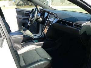 Tesla Model X 7-5D d'occasion, 2017, blanc, conduite à gauche, origine américaine - Product Image 4