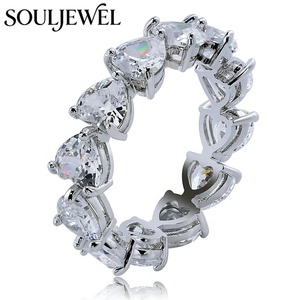 Anillo <span class=keywords><strong>de</strong></span> Eternidad Souljewel con Incrustaciones <span class=keywords><strong>de</strong></span> Circonitas Cúbicas en Forma <span class=keywords><strong>de</strong></span> Corazón, Material <span class=keywords><strong>de</strong></span> Latón, Estilo Hip Hop para Hombres y Mujeres, Regalo <span class=keywords><strong>de</strong></span> Joyería para Raperos y Fiestas - Product Image 1