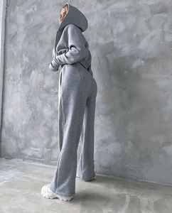 Conjunto Deportivo de 3 Piezas de Felpa Personalizado para Mujer, Ropa de Estar Cálida con Sudadera con Capucha, Top Corto Tipo Corsé, Pantalones Deportivos, Conjunto Deportivo Interior Personalizado - Product Image 5