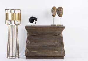 Buffet en bois de manguier en forme de pyramide avec sculptures artisanales Design moderne unique à trois tiroirs pour une application de cuisine et de salle à manger - Product Image 2