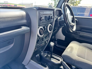 รถจี๊ปแรงเลอร์ ปี 2007 รุ่น 3.8 ซาฮาร่า 2 ประตู เกียร์ออโต้ พวงมาลัยขวา คุณภาพดี ราคาประหยัด มือสอง - Product Image 4